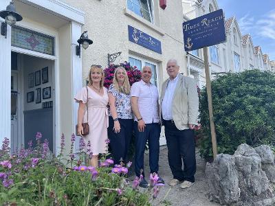 Tides Reach Guest House, Mumbles