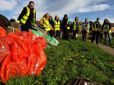 keep wales tidy green and red bags